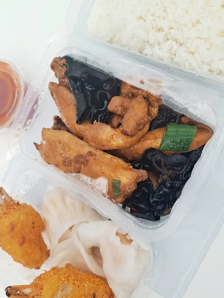 Poulet Aux Champignons Noirs